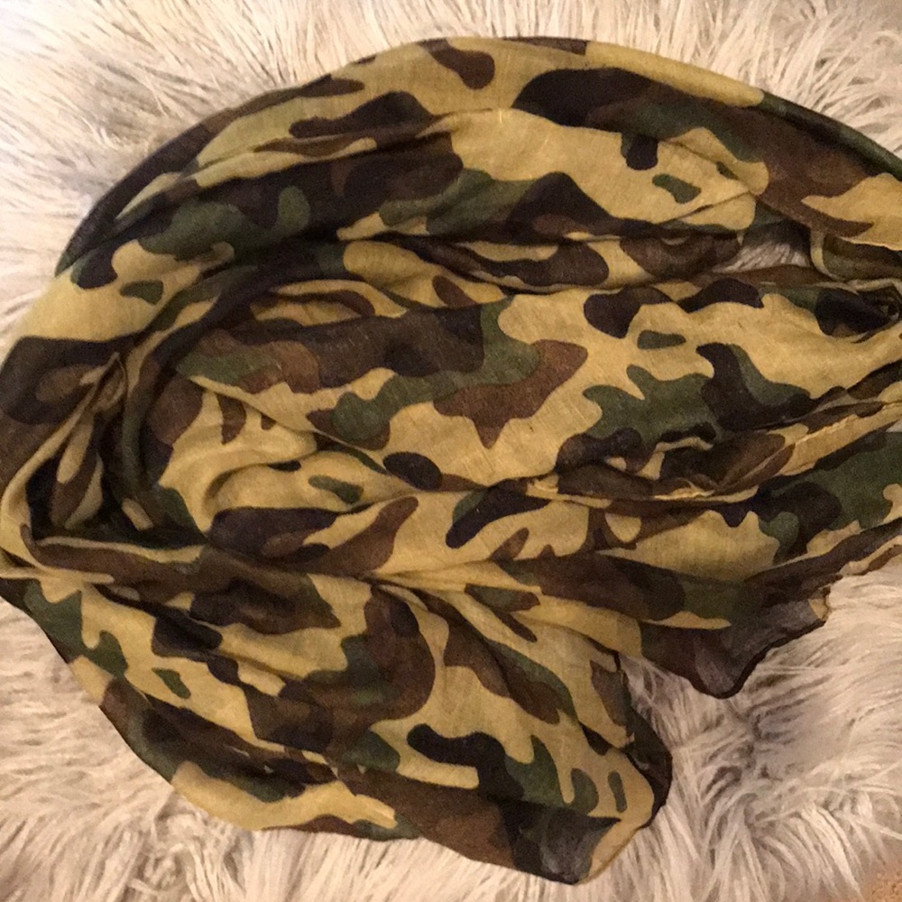Tobi camo scarf